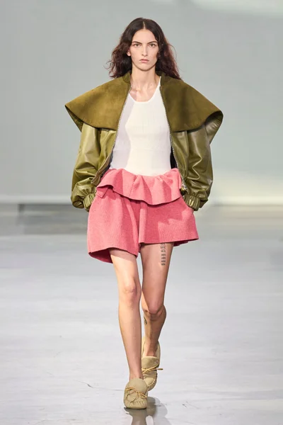 Look 28